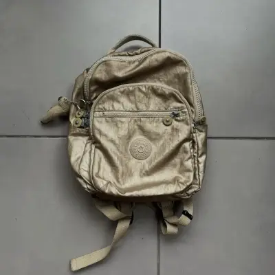 Mochila dorada Kipling/Modelo Seoul S - miniatura 1