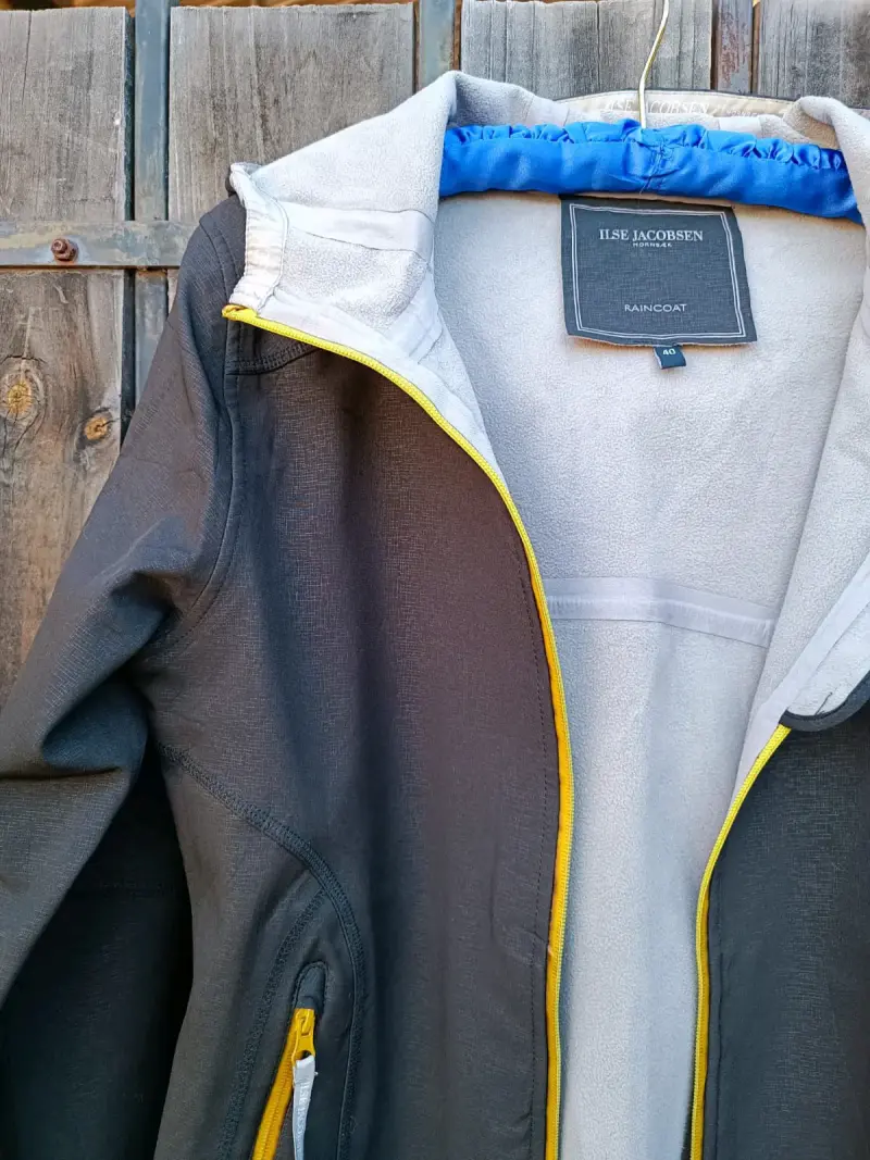 Abrigo impermeable Ilse Jacobsen con capucha - 4