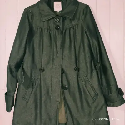 Abrigo verde oscuro con cinturón para mujer - miniatura 4