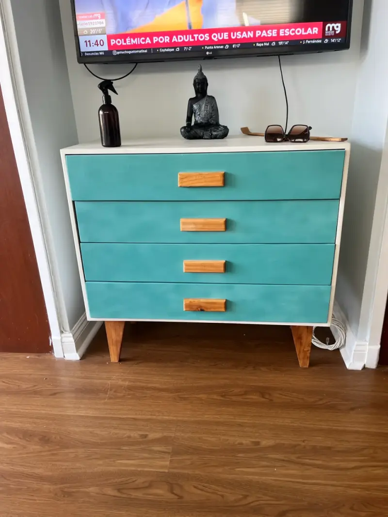 Juego de muebles vintage con cómoda y veladores - 2