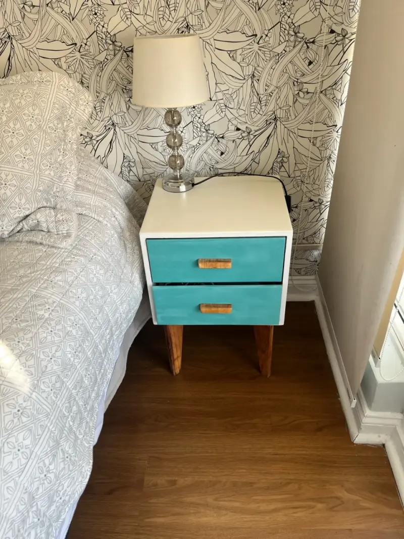 Juego de muebles vintage con cómoda y veladores - 3