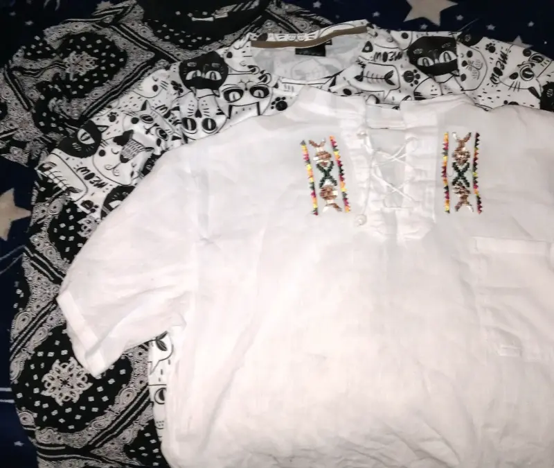 Camisa blanca bordada estilo bohemio