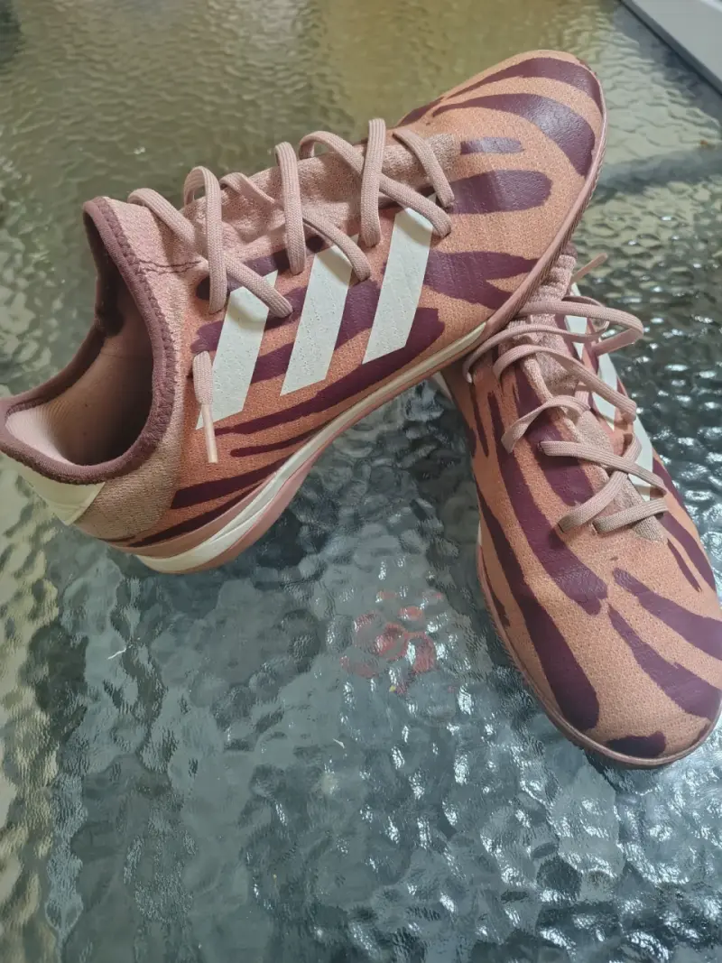 Zapatillas deportivas Adidas con diseño animal print - 3