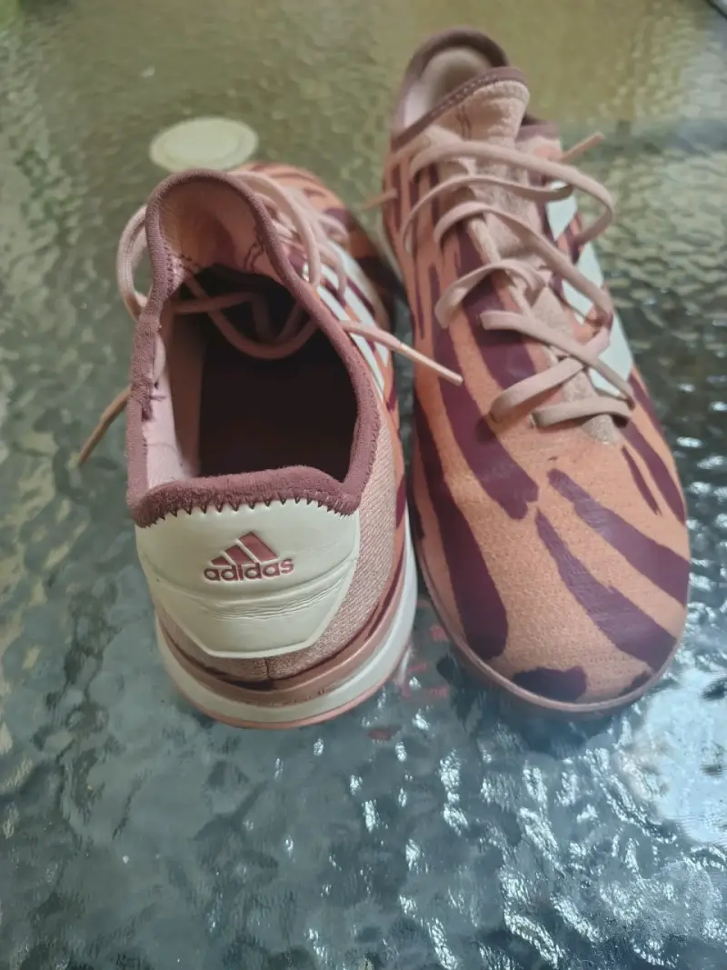 Zapatillas deportivas Adidas con diseño animal print - 4