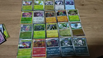 Colección de Cartas Pokémon Variadas - miniatura 1