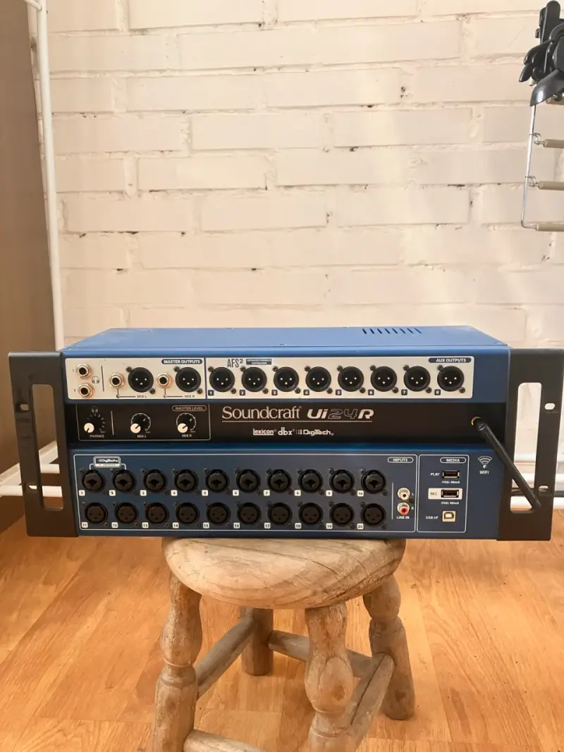 Mezclador Digital Soundcraft Ui24R con WiFi - 1
