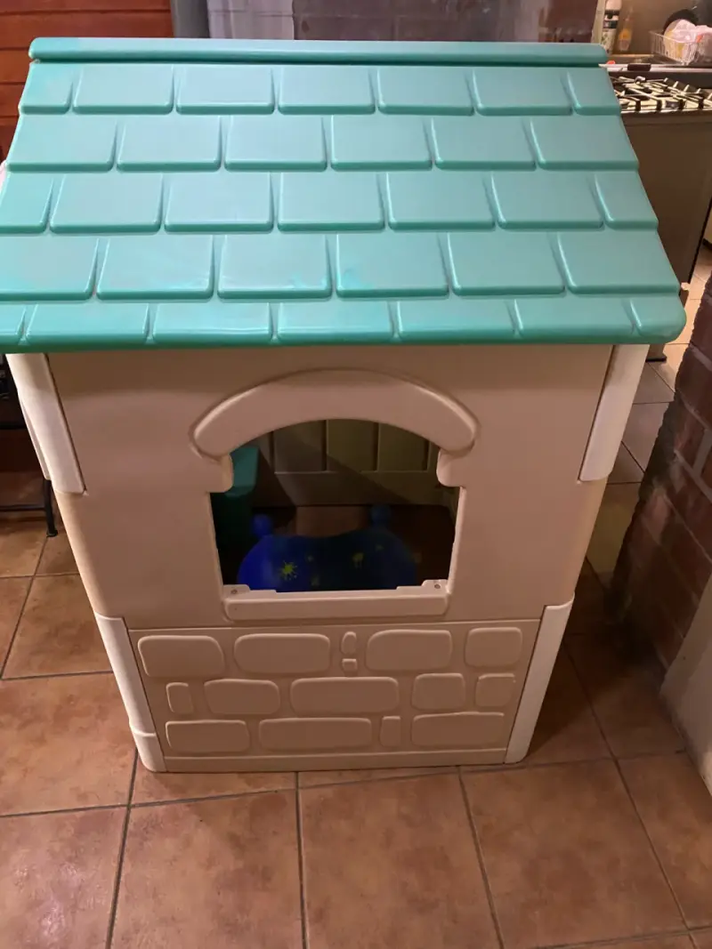 Casa de juegos infantil de plástico resistente - 3