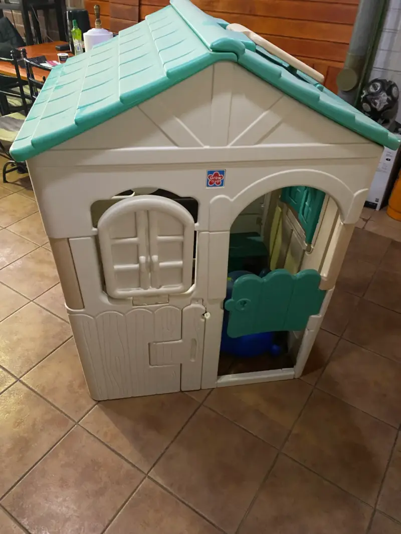 Casa de juegos infantil de plástico resistente - 4