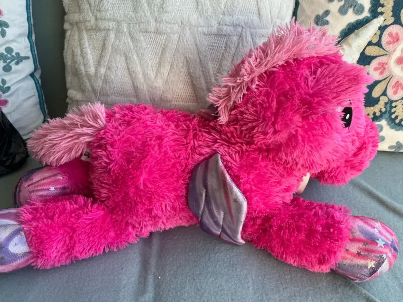Peluche unicornio morado con alas brillantes - 5
