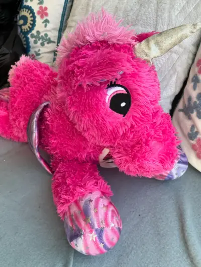 Peluche unicornio morado con alas brillantes - miniatura 6