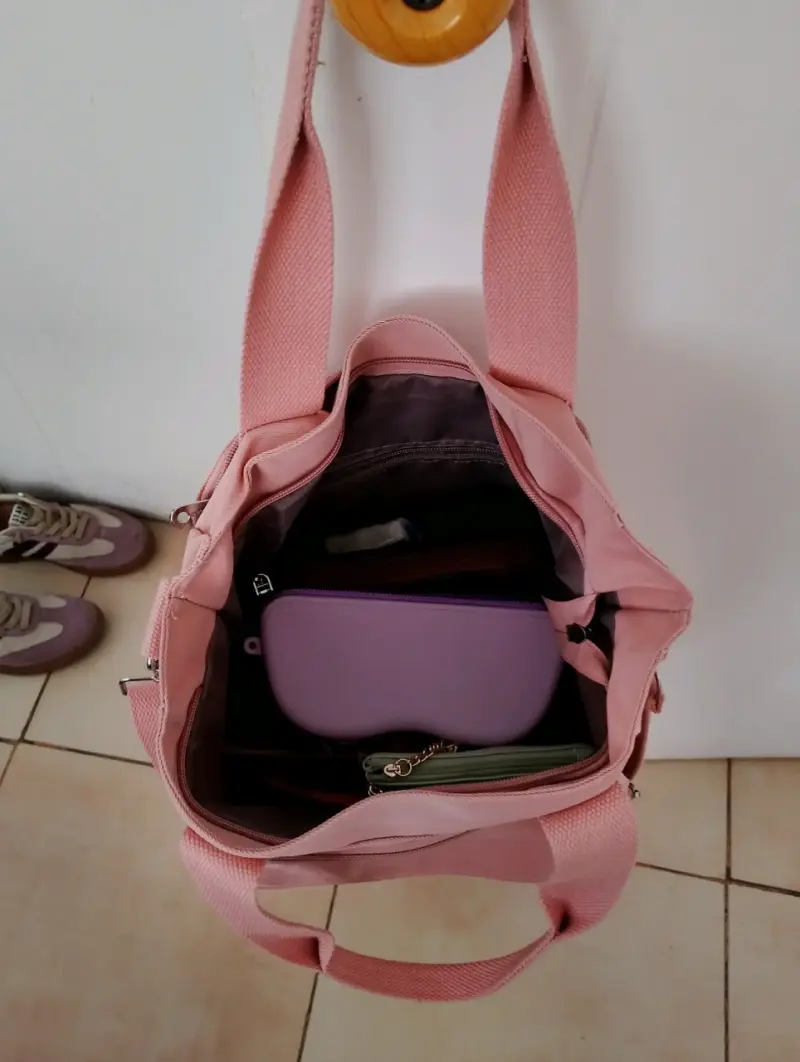 Bolso tote rosa con múltiples compartimentos - 6