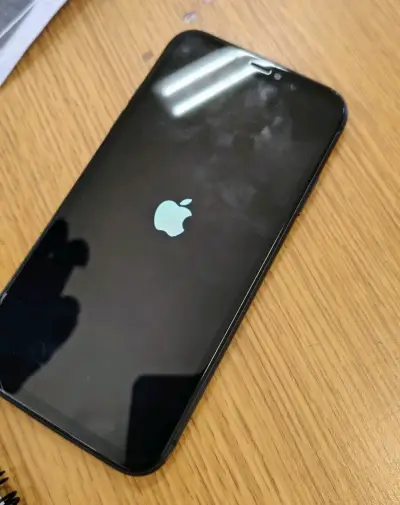 iPhone 11 usado en buen estado - miniatura 1