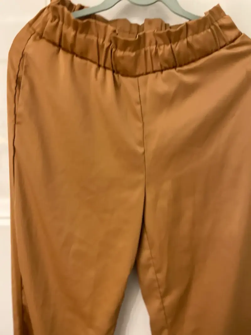 Pantalones color camel Aware by Vero Moda