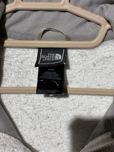 ♻️Chaqueta polar blanca The North Face para mujer - miniatura 3