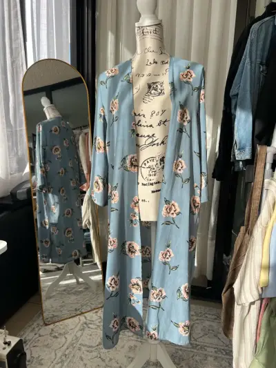 Kimono floral azul para mujer - miniatura 1