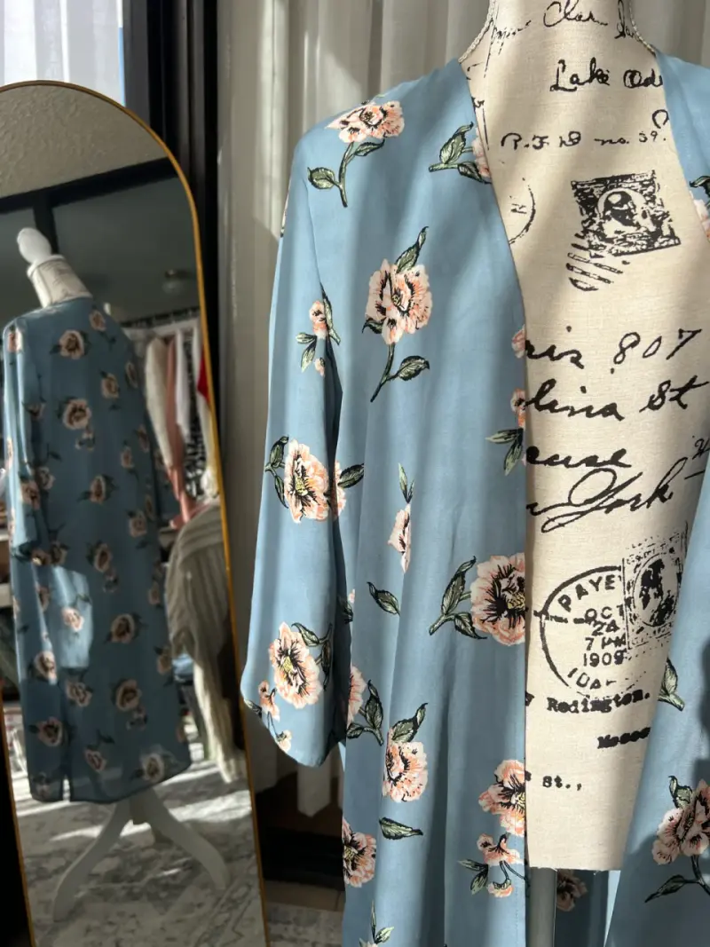 Kimono floral azul para mujer - 2