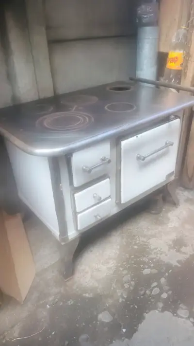 Cocina a leña de hierro fundido vintage - miniatura 3
