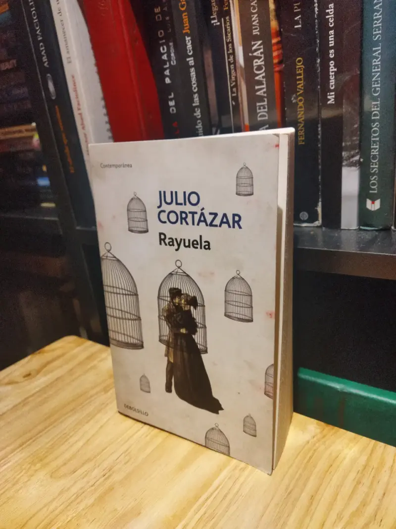 Libro 'Rayuela' de Julio Cortázar en buen estado - 1