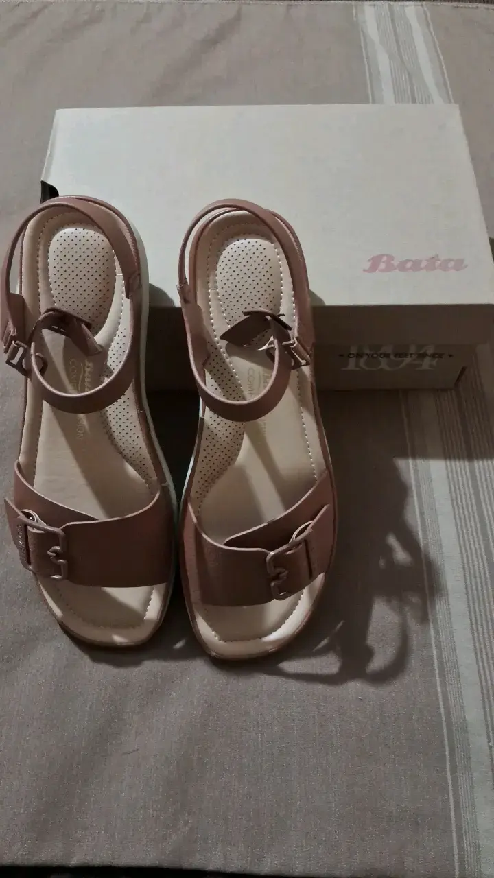Sandalias cómodas para mujer Bata marrón
