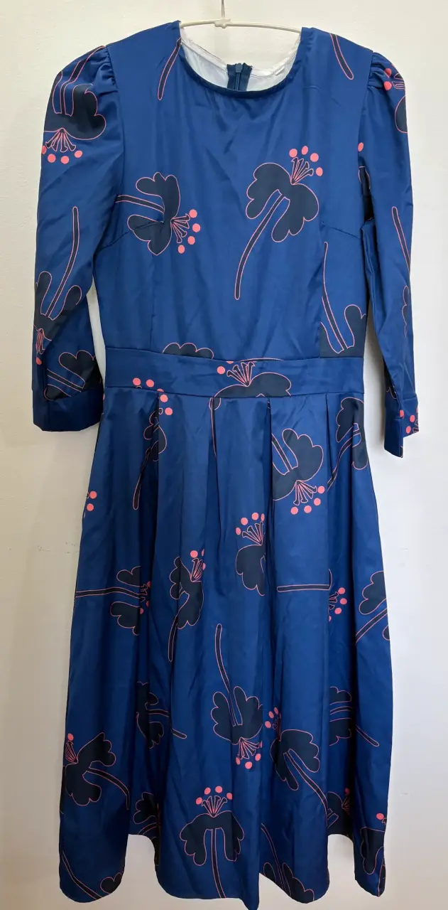 Vestido azul con estampado floral - 1