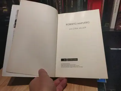 Libro 'La Otra Mujer' de Roberto Ampuero - miniatura 2