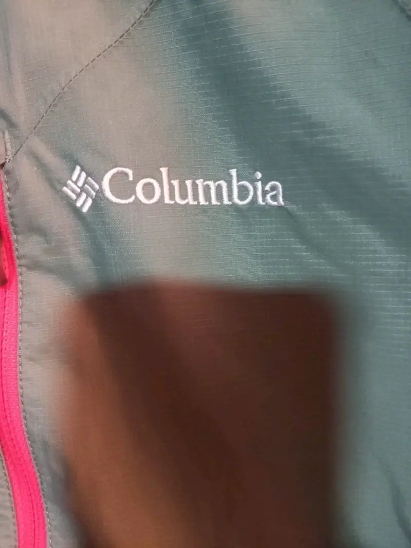 Chaqueta impermeable Columbia verde con capucha - 4