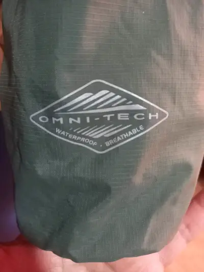Chaqueta impermeable Columbia verde con capucha - miniatura 5