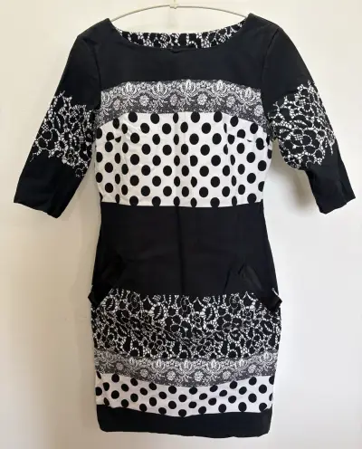 Vestido negro con diseño blanco y negro - miniatura 1