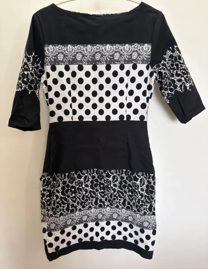 Vestido negro con diseño blanco y negro - 2