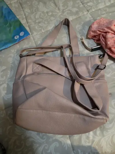 Cartera de cuero sintético beige con múltiples compartimentos - miniatura 1