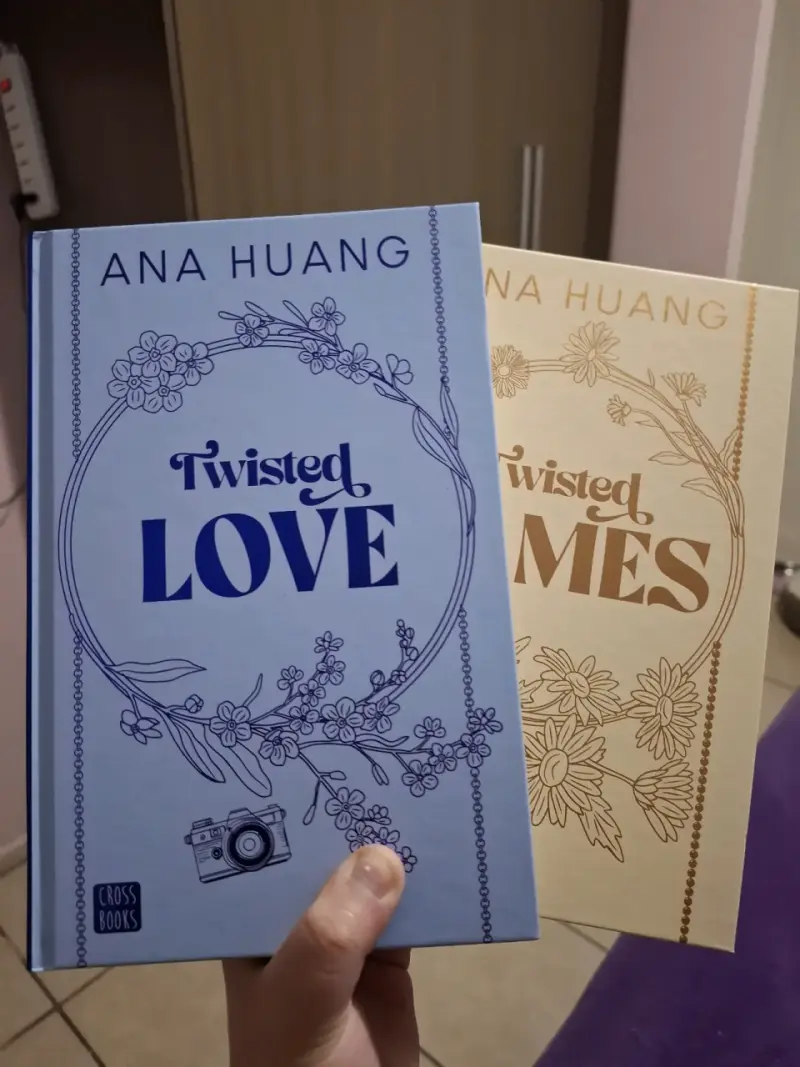 Libros 'Twisted Love' y 'Twisted Games' de Ana Huang - 1