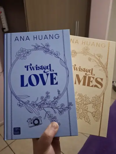 Libros 'Twisted Love' y 'Twisted Games' de Ana Huang - miniatura 1