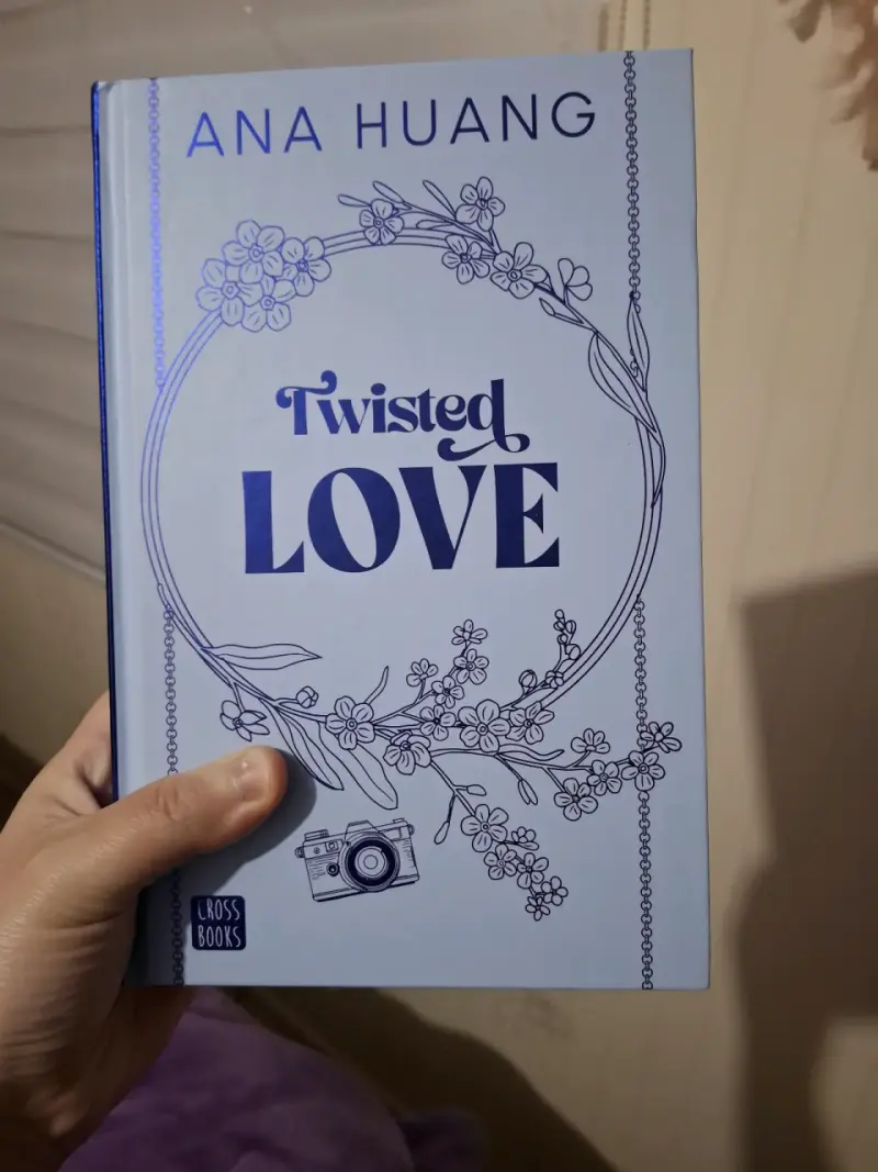 Libros 'Twisted Love' y 'Twisted Games' de Ana Huang - 4