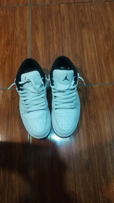 Zapatillas deportivas blancas y negras Air Jordan - miniatura 1