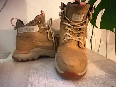 Botas Caterpillar Mujer Impermeables Beige - miniatura 1