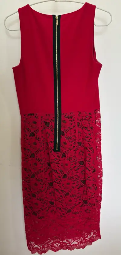 Vestido rojo con encaje Kensie talla XS - miniatura 2