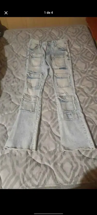 Jeans desgastados de mezclilla clara para mujer - miniatura 2