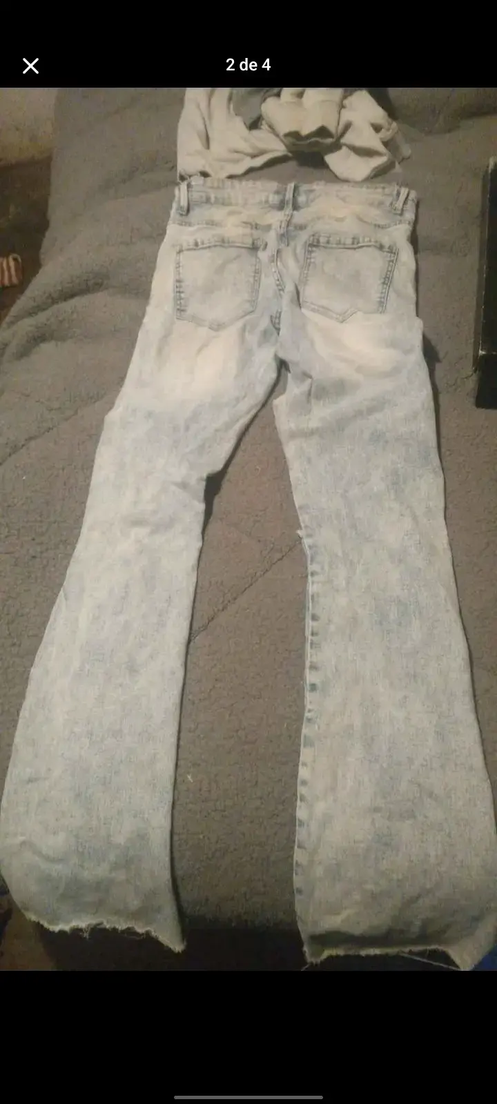 Jeans desgastados de mezclilla clara para mujer - 3