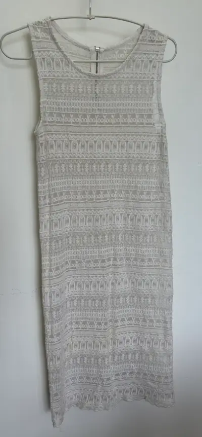 Vestido de encaje Beige sin mangas - miniatura 1