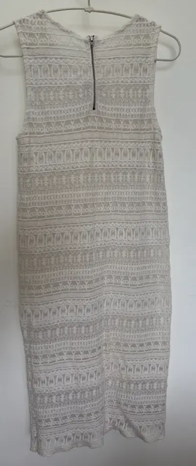 Vestido de encaje Beige sin mangas - miniatura 2