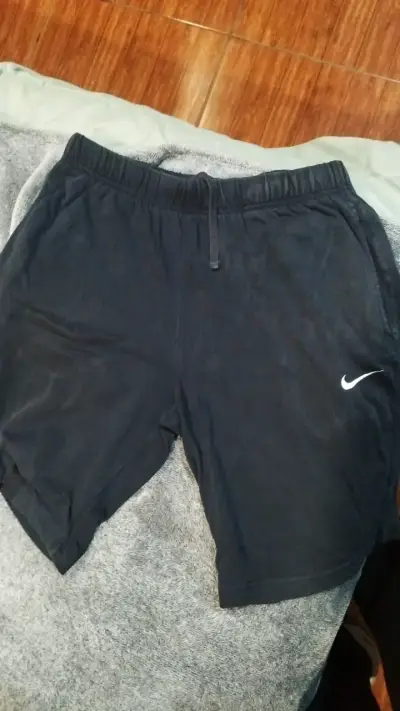 Shorts deportivos negros Nike para hombre - miniatura 1