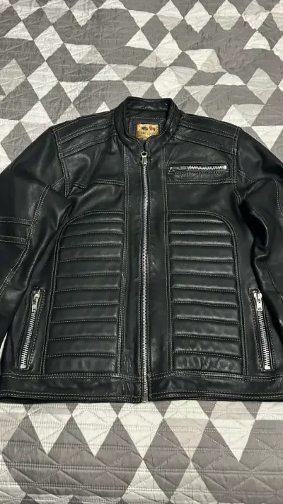 Chaqueta de cuero negra estilo motociclista - miniatura 1