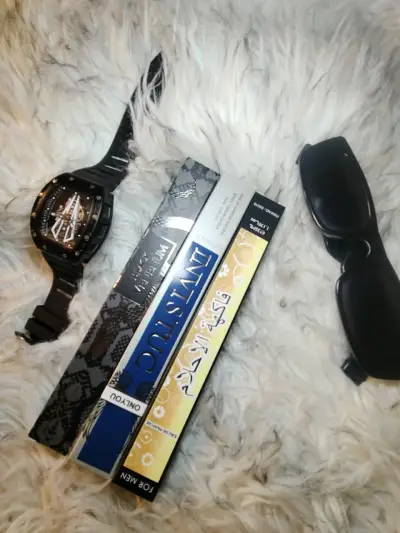 Perfumes y reloj, gafas y perfumes para hombre - miniatura 1