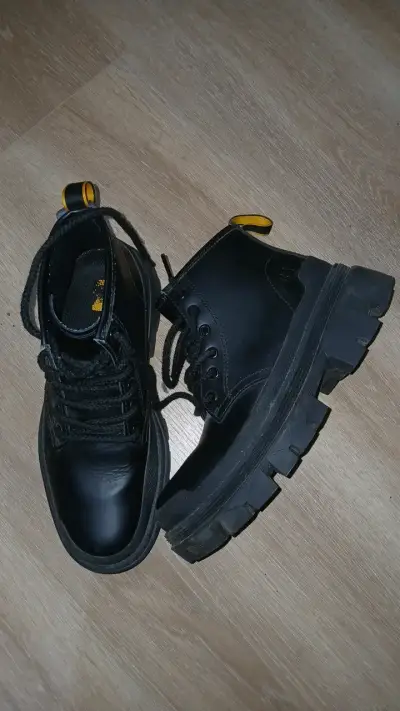 Botines Cat negros de cuero con suela gruesa - miniatura 1