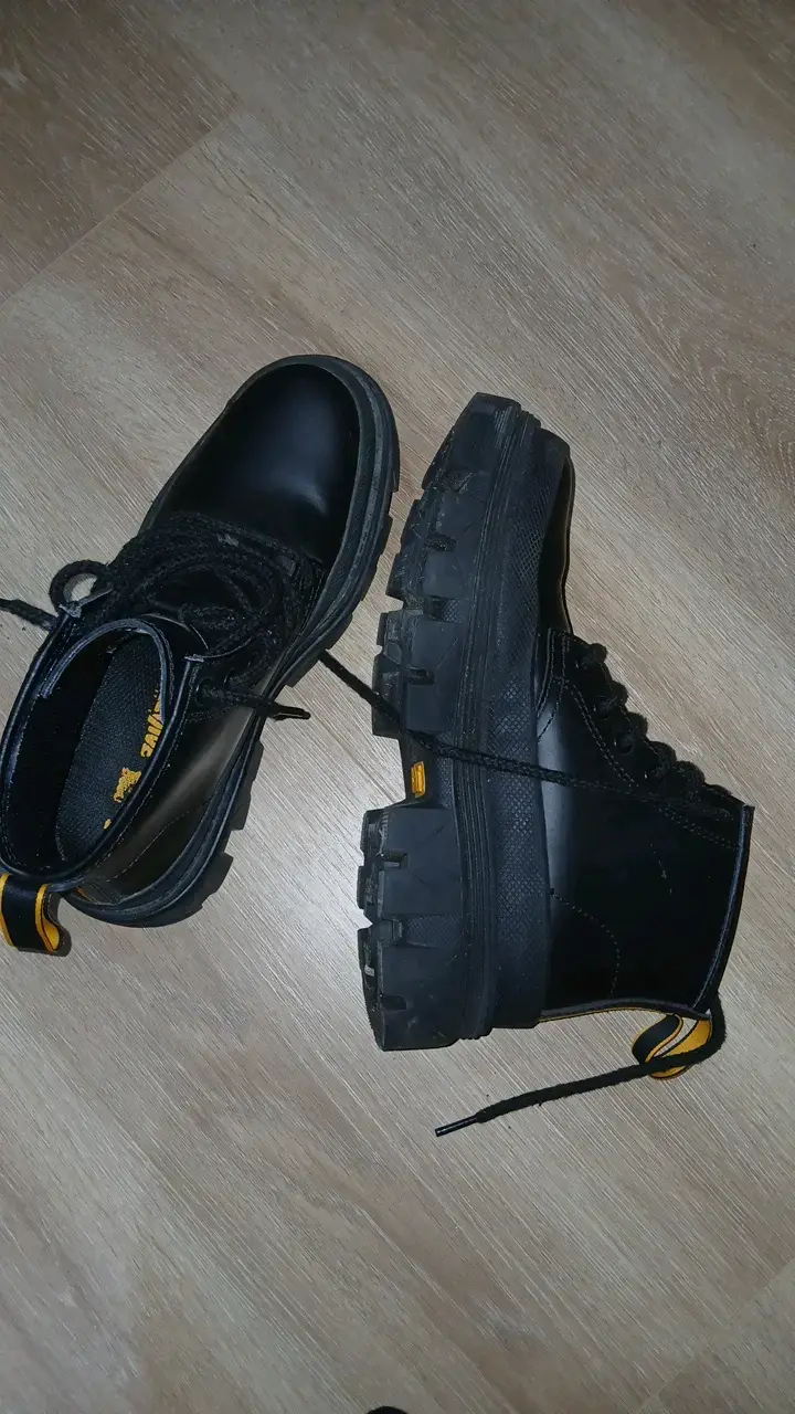 Botines Cat negros de cuero con suela gruesa - 4
