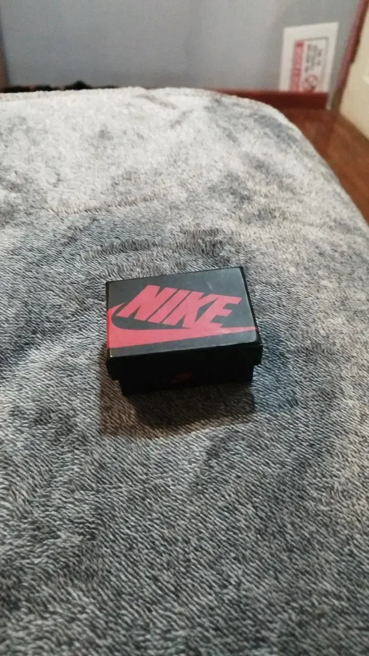 Caja pequeña de almacenamiento Nike - 1