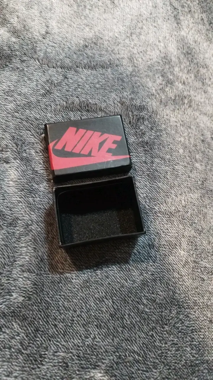 Caja pequeña de almacenamiento Nike - 2