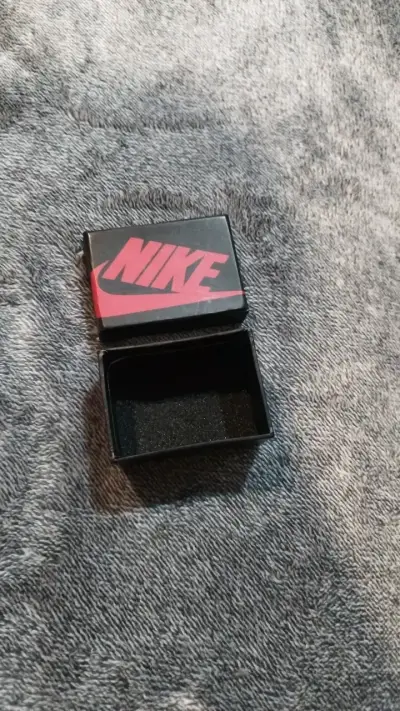 Caja pequeña de almacenamiento Nike - miniatura 2