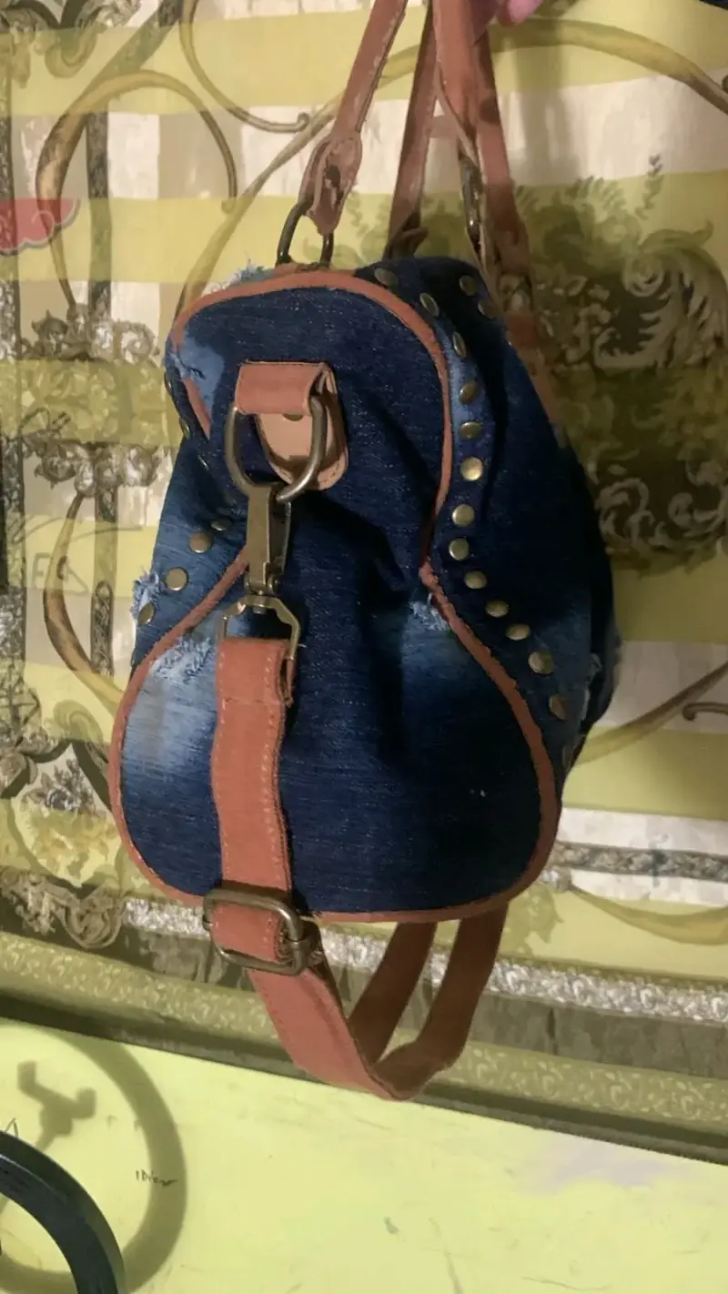 Bolso de mezclilla con tachuelas correas de cuero - 4