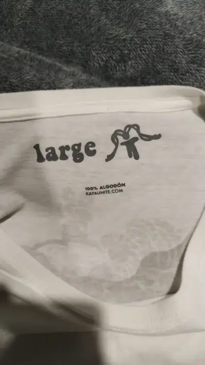 Polera Blanca Estampada Kaya Unite Talla L - miniatura 2